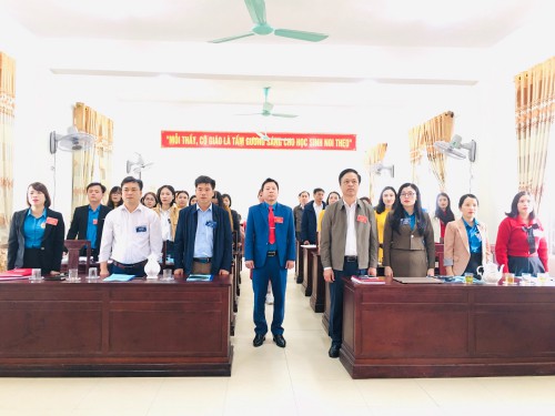 Trang trọng lễ chào cờ